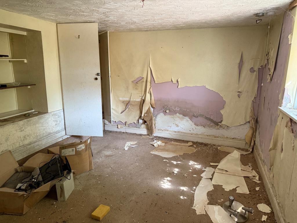 Lot: 148 - FORMER HMO WITH PLANNING FOR CONVERSION TO FLATS - Lower ground floor